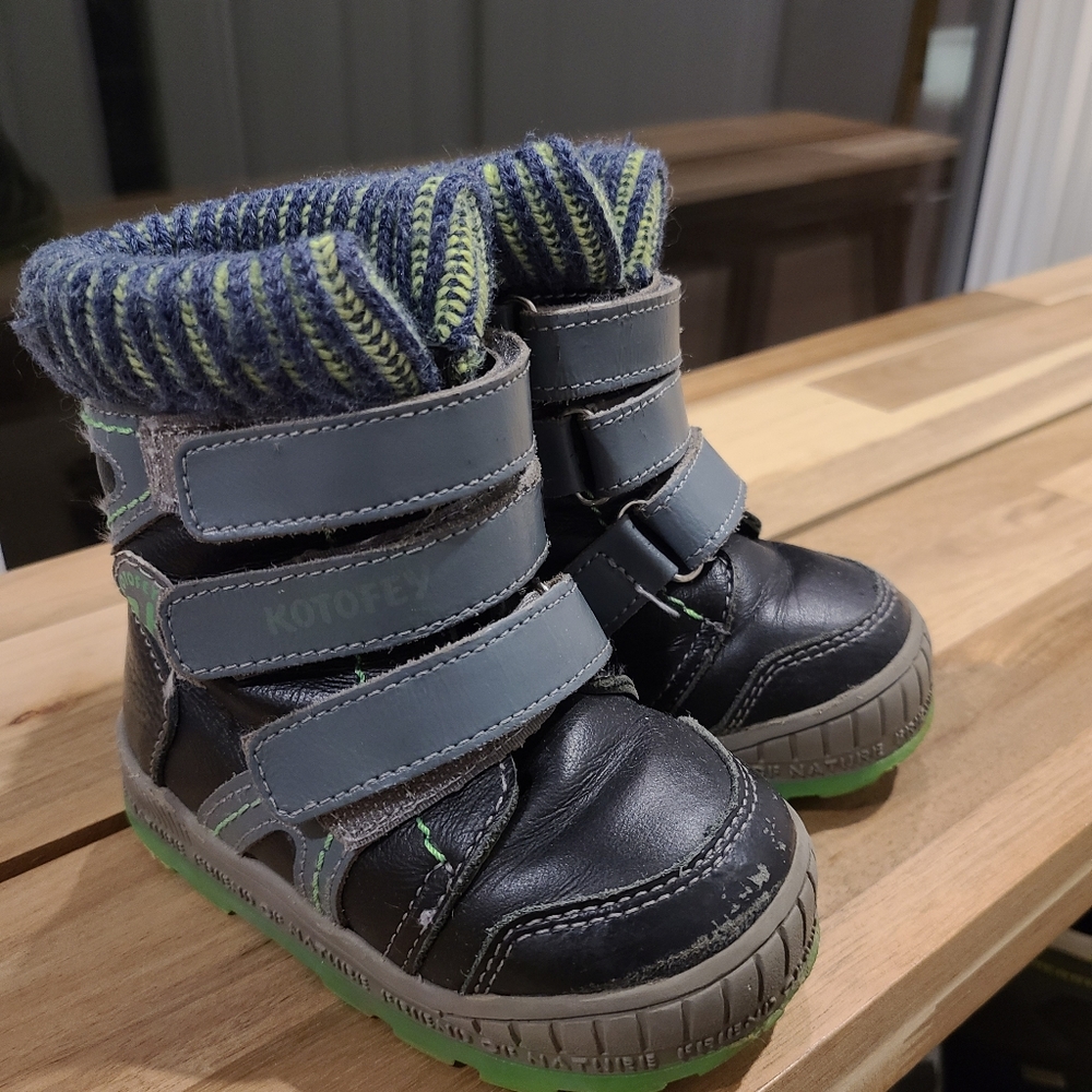 Lace-up winter boots for toddler size 23 EU